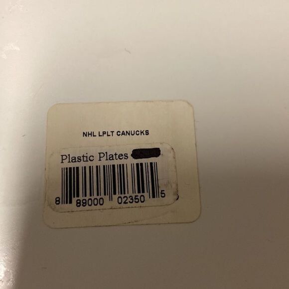 NWT NHL VANCOUVER CANUCKS LICENSE PLATE - Picture 2 of 8